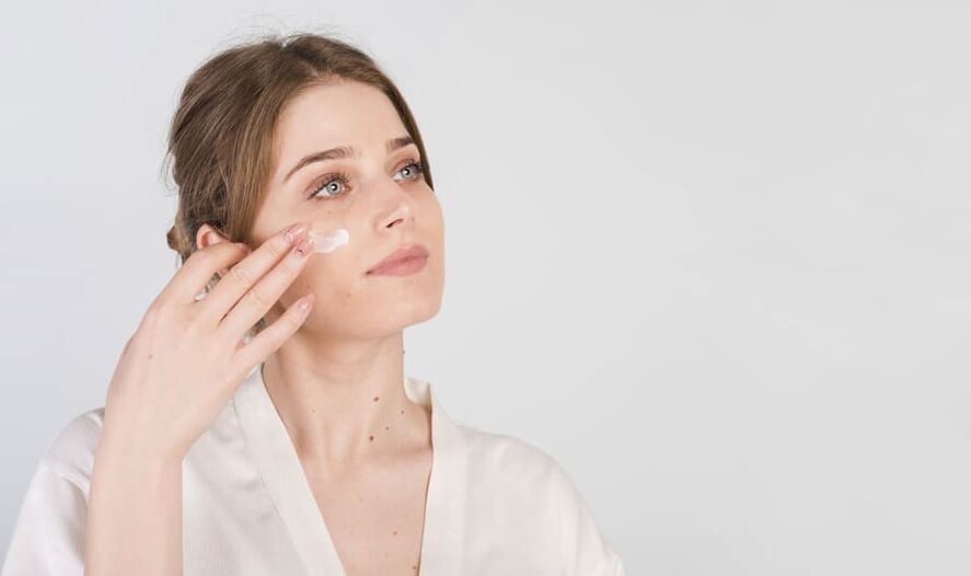 မျက်နှာ၏အရေပြားမှမုန့်လျှောက်ထားများအတွက်လုပ်ထုံးလုပ်နည်း